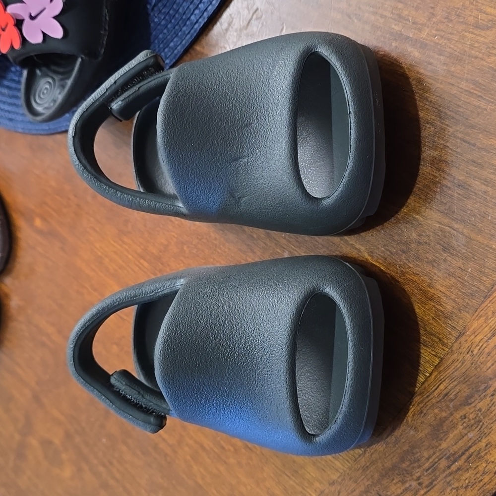 Yeezy slide sz 3 toddler slate grey